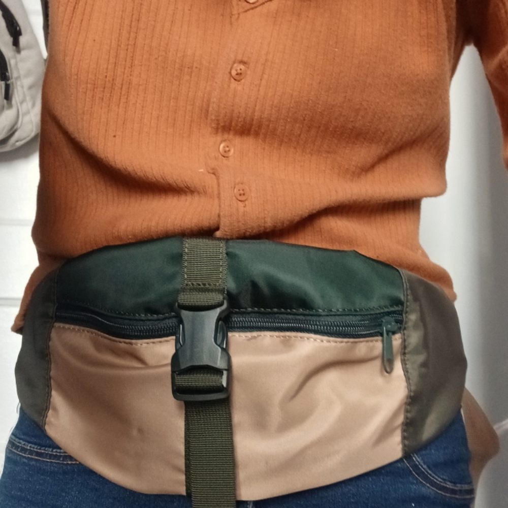 Gap green and beige belt bag